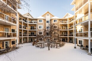10511 42 Ave NW in Edmonton, AB - Building Photo