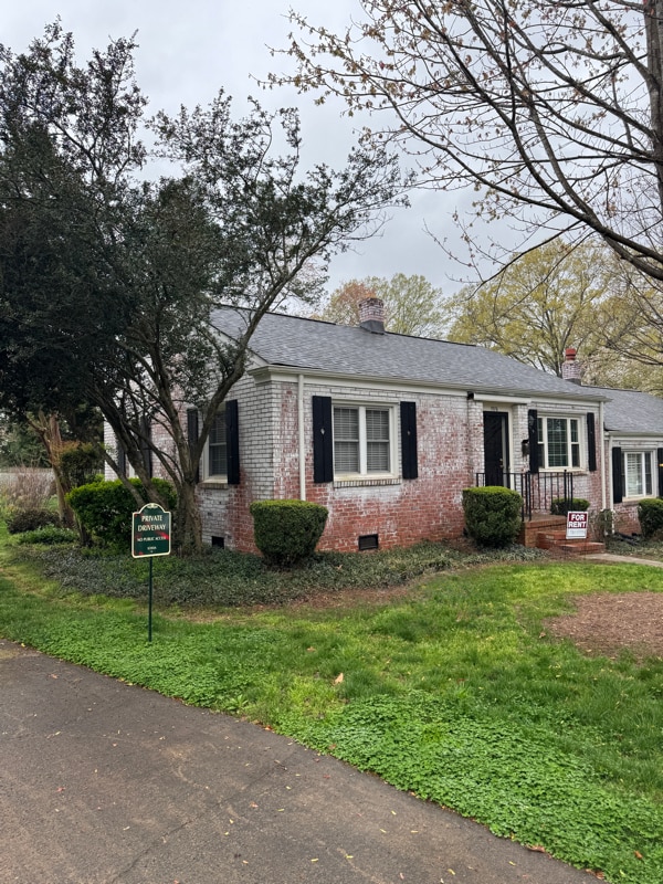 property at 1976 Lynnwood Dr