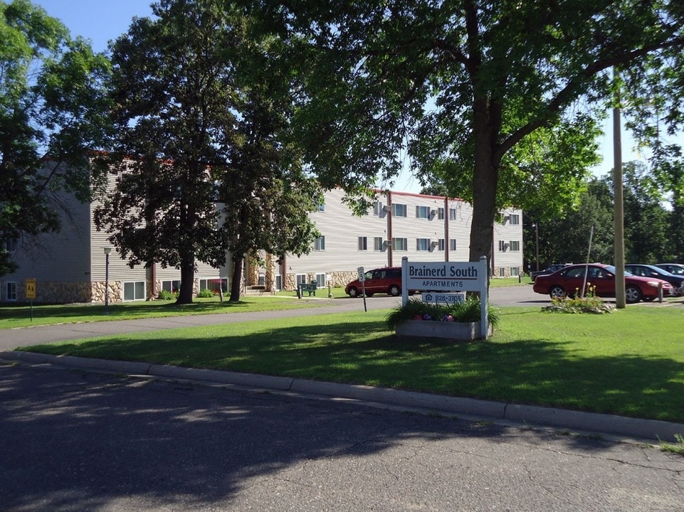 Brainerd South in Brainerd, MN - Building Photo