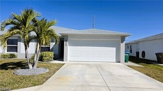 2909 SW Santa Barbara Pl in Cape Coral, FL - Building Photo