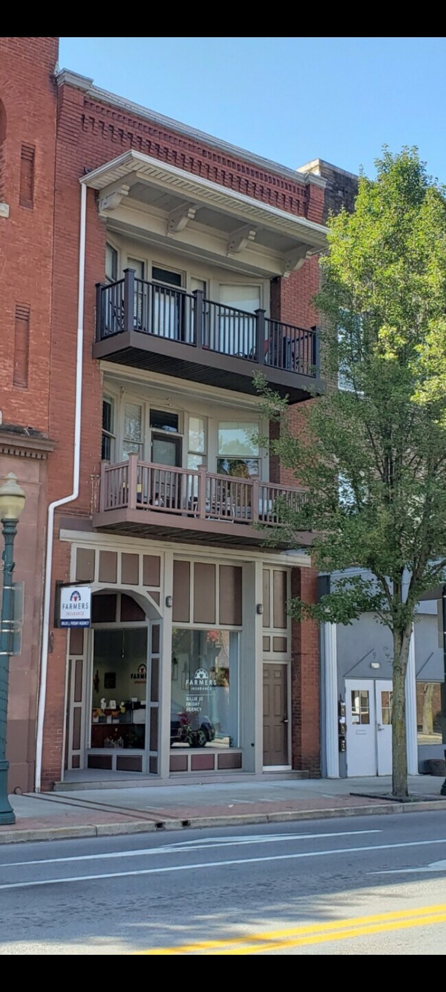 7 W 10th St Rentals in Tyrone, PA