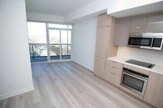 50-2050 Ordnance St in Toronto, ON - Building Photo - Building Photo