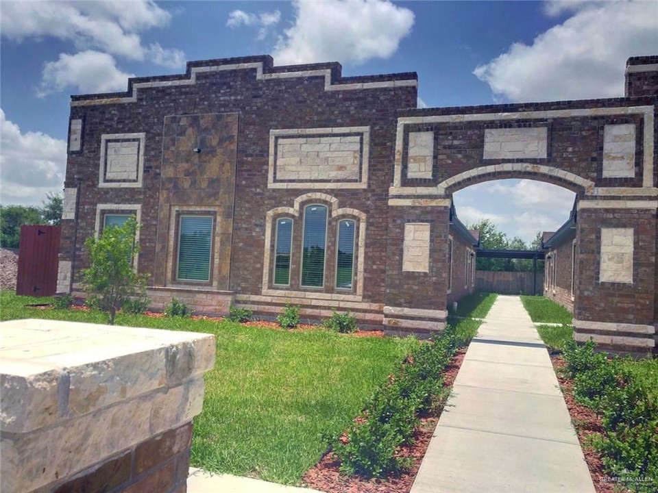 2610 Primrose Ave in Edinburg, TX - Building Photo