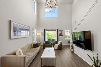 516 E Slaughter Ln in Austin, TX - Building Photo - Building Photo