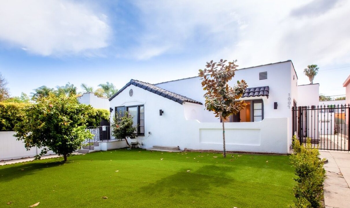 1005 N Harper Ave in West Hollywood, CA - Building Photo