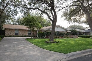 6818 Horwich in San Antonio, TX - Building Photo