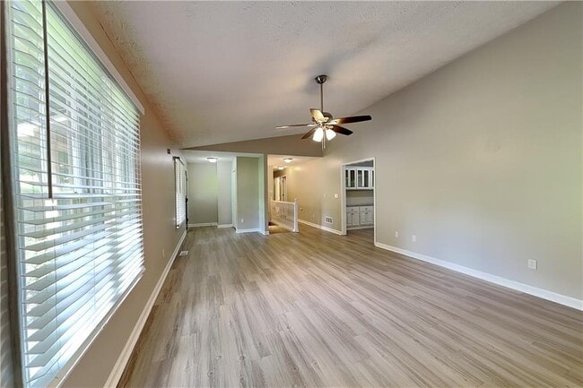 1675 Cedar Grove Dr in Marietta, GA - Foto de edificio - Building Photo