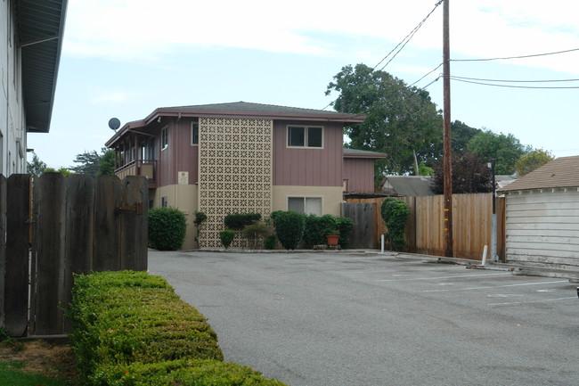 Sequoia Apartments in Salinas, CA - Foto de edificio - Building Photo