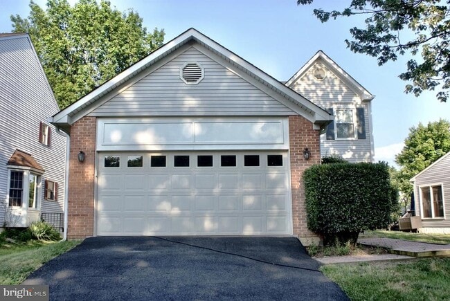 property at 7815 Morning Glen Ln