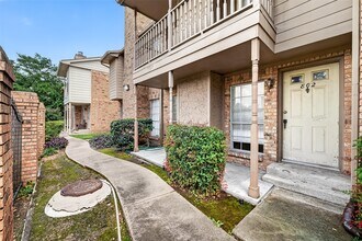 10615 Briar Forest Dr in Houston, TX - Building Photo - Building Photo