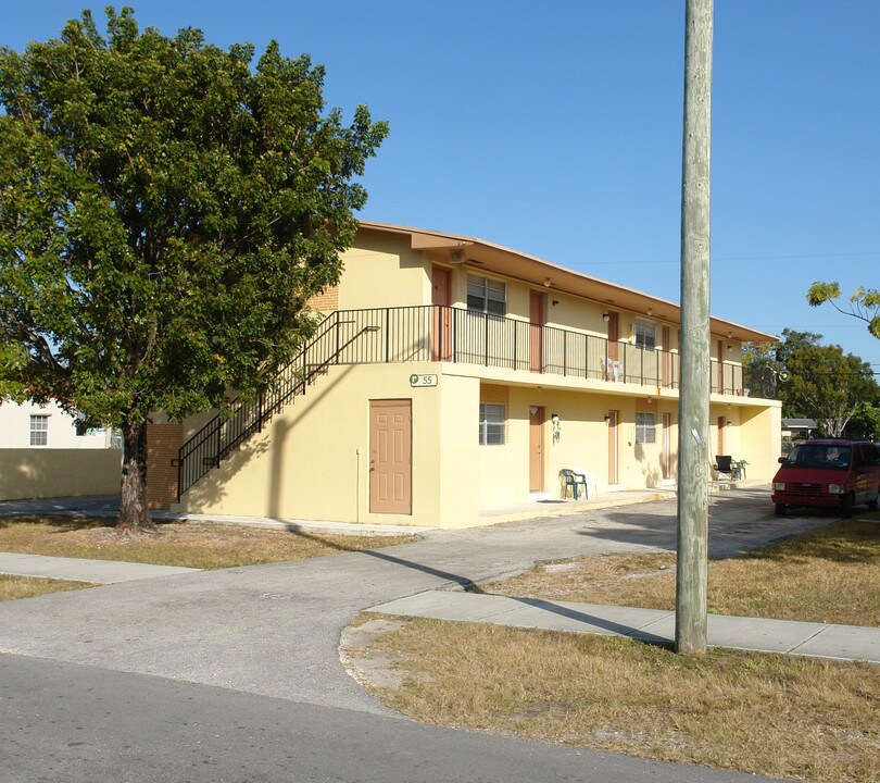 55-67 NE 9th Ct in Homestead, FL - Building Photo