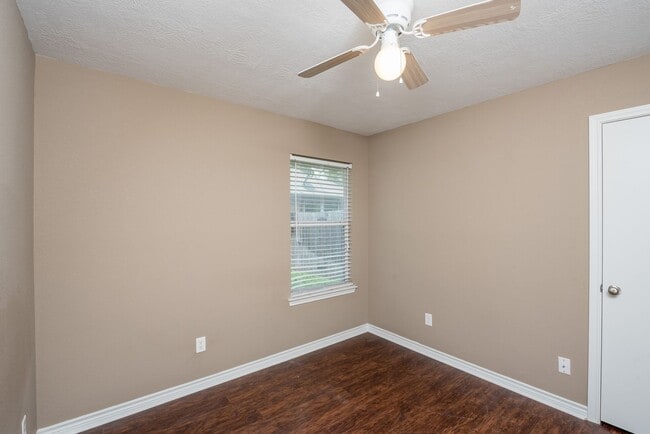 August Pre-Lease! Beautiful 3 Bed, 2 Bath in College Station, TX - Building Photo - Building Photo