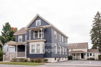 22 Lincoln Ave in Saratoga Springs, NY - Foto de edificio - Building Photo