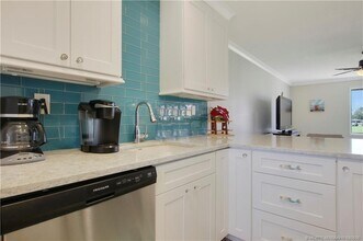 5323 SE Miles Grant Rd in Stuart, FL - Building Photo - Building Photo