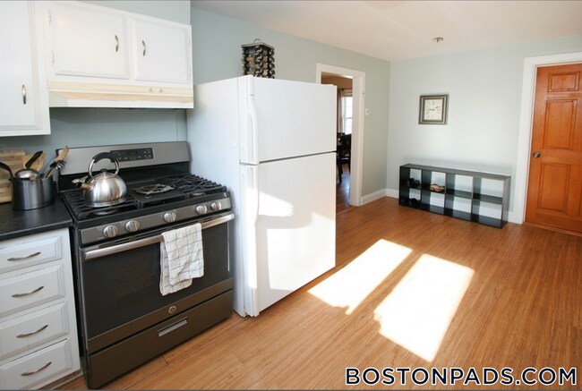 50 Chestnut St, Unit 2 in Wakefield, MA - Building Photo - Building Photo