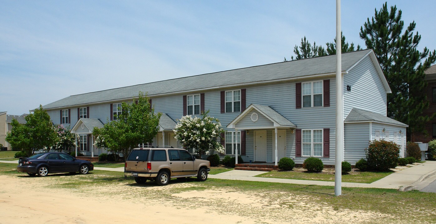 124 Ridgeway Dr in Fayetteville, NC - Building Photo