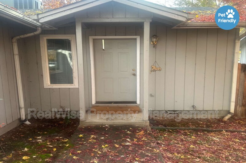 1632 Leonard Rd in Grants Pass, OR - Building Photo
