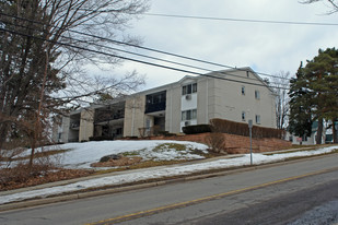 Summit Crest Apartments in Milford, MI - Building Photo