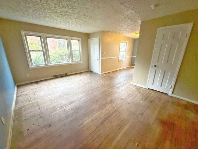 property at 2484 Greenvale Rd