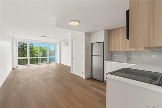 10 Lyon Pl in White Plains, NY - Foto de edificio - Building Photo