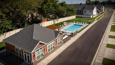 Bull Run Townhomes in Louisville, KY - Foto de edificio - Building Photo