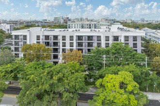 Courtside Apartments II in Miami, FL - Foto de edificio - Building Photo
