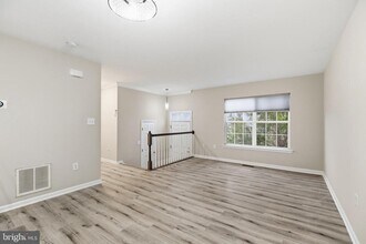 14319 Legend Glen Ct in Gainesville, VA - Building Photo - Building Photo