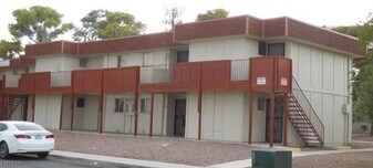 5390 S Swenson St in Las Vegas, NV - Building Photo