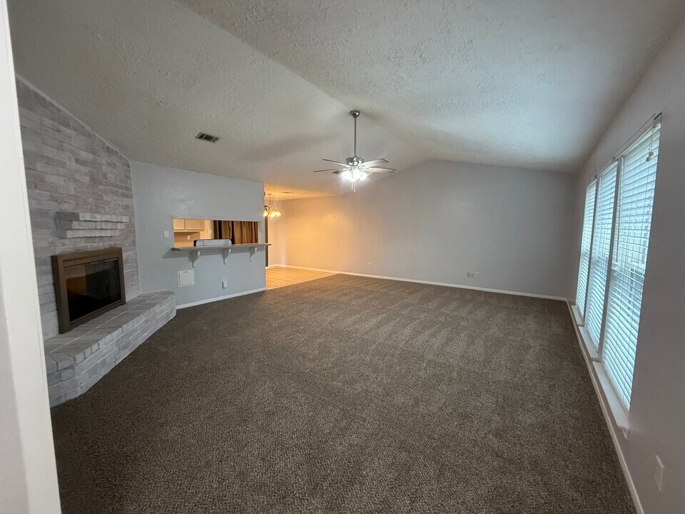 24503 Red Deer Dr in Huffman, TX - Building Photo