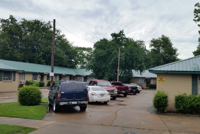 Oaklawn Apartments in Tulsa, OK - Building Photo - Building Photo