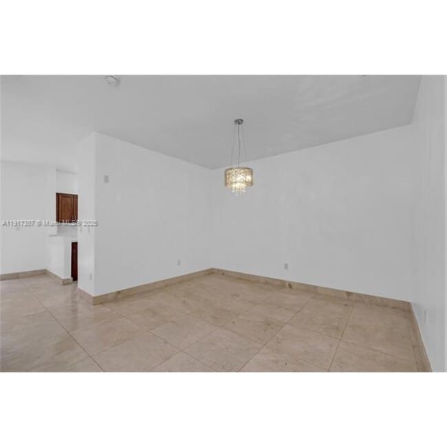8643 NW 112th Pl in Doral, FL - Building Photo - Building Photo