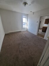 19 E State St. 10 Unit in Hartford, WI - Building Photo - Interior Photo