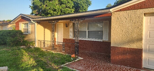 5232 Penguin Dr in Holiday, FL - Building Photo - Building Photo