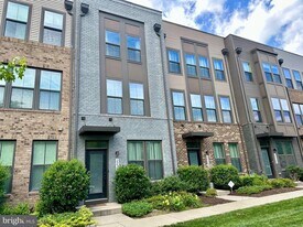 22370 Lucas Ter in Ashburn, VA - Building Photo
