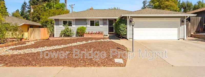 5327 De John Ave in Carmichael, CA - Building Photo