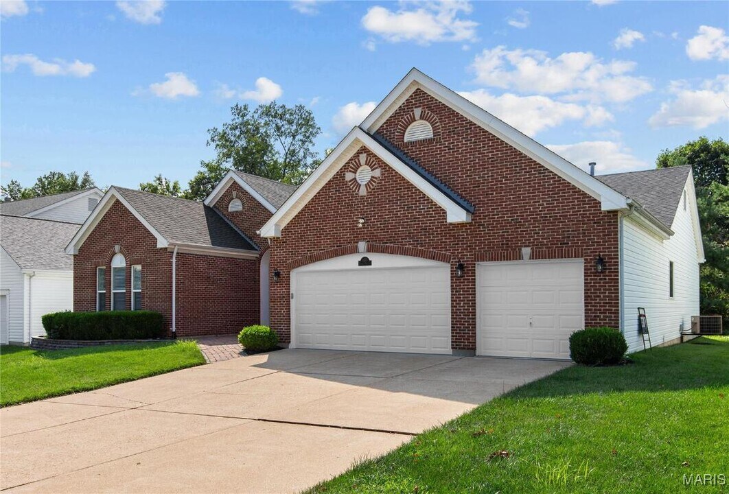 1169 Nooning Tree Dr in Chesterfield, MO - Building Photo