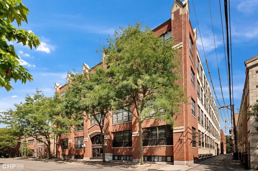 17 N Loomis St in Chicago, IL - Building Photo