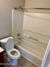 6050 Somerset Dr in Horn Lake, MS - Building Photo - Building Photo