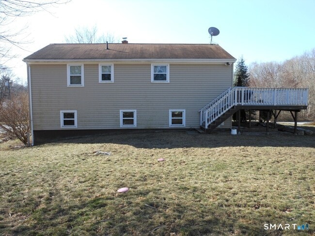 151 Lamphere Rd in Groton, CT - Building Photo - Building Photo