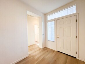 7936 Quaker Ridge Way in Sacramento, CA - Building Photo - Building Photo