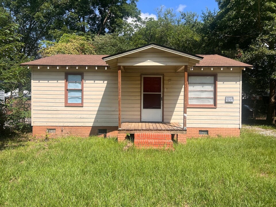 823 N Commander St in Florence, SC - Building Photo