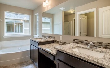 2427 Puget Sound Blvd in Bremerton, WA - Building Photo - Building Photo