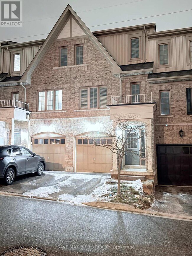 37 Magpie Way in Whitby, ON - Building Photo - Building Photo