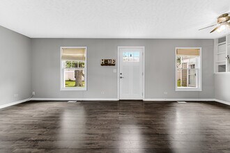323 Somerset Ln in Vernon Hills, IL - Building Photo - Building Photo