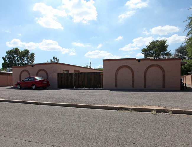 2211 N Isabel Blvd in Tucson, AZ - Building Photo - Building Photo