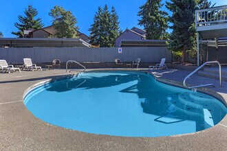 Alvista 240 in Kent, WA - Building Photo - Building Photo