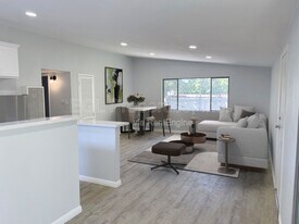 360 N San Vicente Blvd in West Hollywood, CA - Building Photo