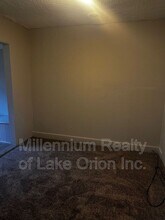 8669 Hupp Ave in Warren, MI - Building Photo - Building Photo