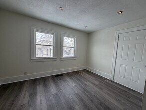 111 E Eckman St in South Bend, IN - Foto de edificio - Building Photo