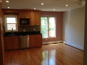 212 Charles St in Cambridge, MA - Foto de edificio - Building Photo